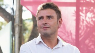 Di Battista: i post e la voglia di pizza. Conte invia medici, Meloni chiama