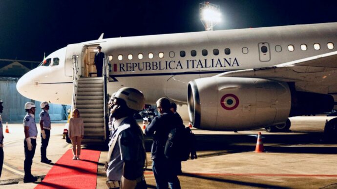 Volo di Stato, governo diviso. Meloni precisa: vale per tutti i cittadini