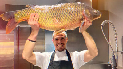 Copertina di “Lascio la stella Michelin e Milano, che corre troppo veloce, e apro un ristorante in un piccolo borgo ligure. È stata una scelta portata dalla vita”: così lo chef Riccardo Merli