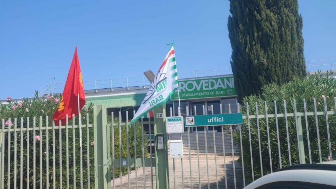 Prima le catene ai cancelli, poi le serrature cambiate e ora l’annuncio: Brovedani non riaprirà la fabbrica di Bari a settembre