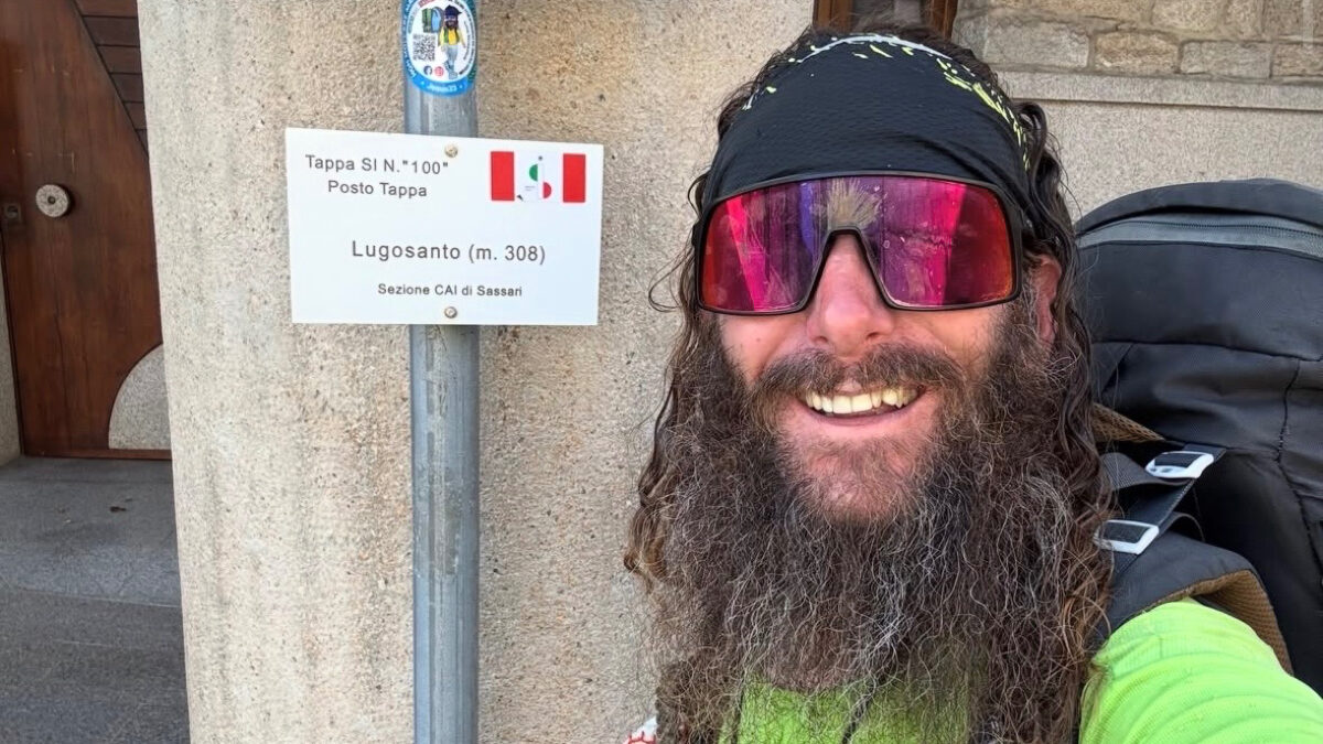 “Ho fatto 8000km in 470 giorni senza mai tornare a casa. Ho affrontato bufere di neve, sostituito 11 paia di scarpe e incrociato un orso. Due malattie croniche mi hanno debilitato fino a bloccarmi”: la storia di Luca Terenziani