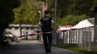 Copertina di Sparatoria al rave di Aarau, arrestato un 43enne svizzero: per la polizia elvetica è l’unico autore e killer di Maria Spinelli