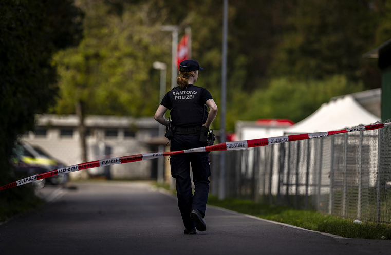 Sparatoria al rave di Aarau, arrestato un 43enne svizzero: per la polizia elvetica è l’unico autore e killer di Maria Spinelli