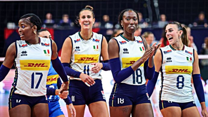 Europei di volley, l’Italia va come un treno: le azzurre di Velasco annientano la Bulgaria e vanno ai quarti