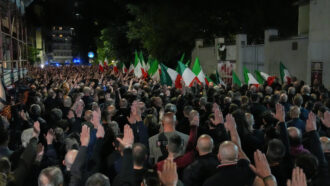 Copertina di La Procura di Milano archivia 18 neofascisti che hanno fatto il saluto romano al corteo per Ramelli nel 2023