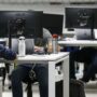 Copertina di Istat, occupazione stabile a luglio: gli over 50 al lavoro sono il doppio degli under 35. Aumenta la disoccupazione tra i giovani