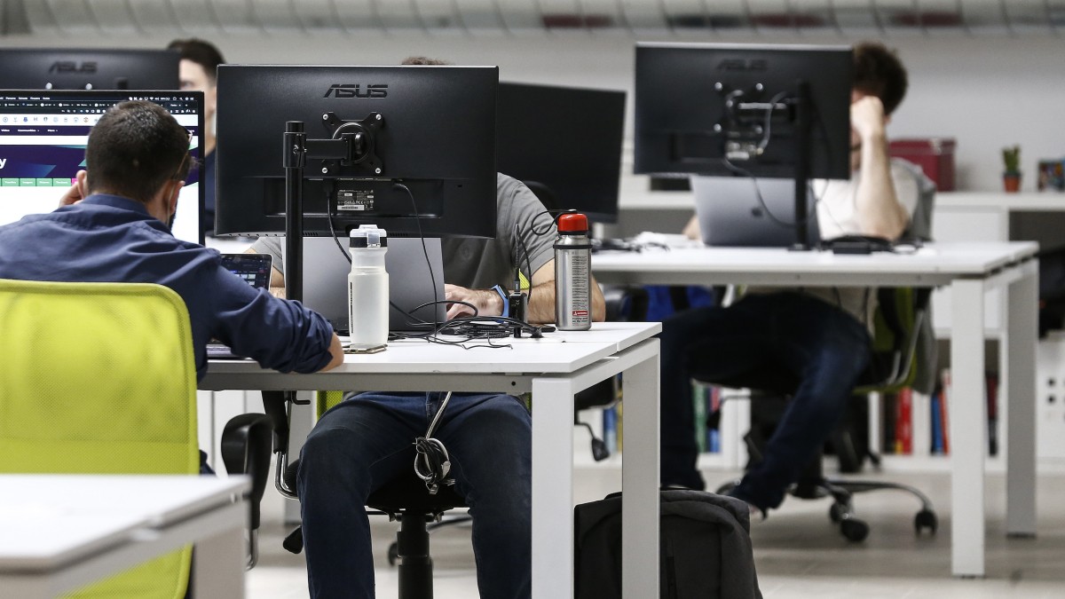 istat occupazione stabile a luglio gli over 50 al lavoro sono il doppio degli under 35 aumenta la disoccupazione tra i giovani da Ilfattoquotidiano.it istat occupazione stabile a luglio gli over 50 al lavoro sono il doppio degli under 35 aumenta la disoccupazione tra i giovani