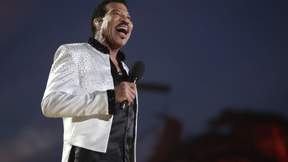 lionel richie finisce di nuovo in ospedale paura per il re del soul dopo il concerto di st louis il cantante ha chiesto uno sgabello per cantare seduto all night long poi ha chiesto l8217intervento dei medici da Ilfattoquotidiano.it lionel richie finisce di nuovo in ospedale paura per il re del soul dopo il concerto di st louis il cantante ha chiesto uno sgabello per cantare seduto all night long poi ha chiesto l8217intervento dei medici