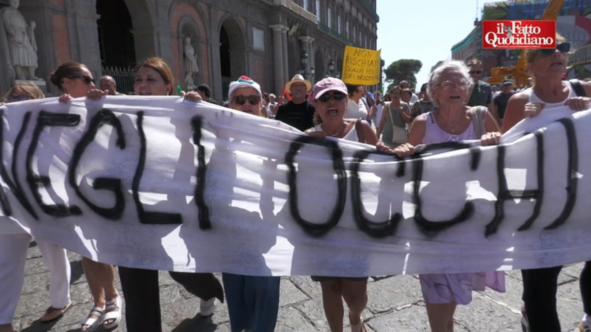 da mesi senza casa il contributo non basta qui i fatti non si vedono solo tante chiacchiere la rabbia degli sfollati dei campi flegrei da Ilfattoquotidiano.it da mesi senza casa il contributo non basta qui i fatti non si vedono solo tante chiacchiere la rabbia degli sfollati dei campi flegrei