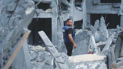 Copertina di “Giusto portare il genocidio a Venezia,  ma  non potrò esserci: bloccato a Gaza”