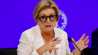 Copertina di Calderone non sa l’inglese: interpreti  à gogo, anche per interviste non uscite