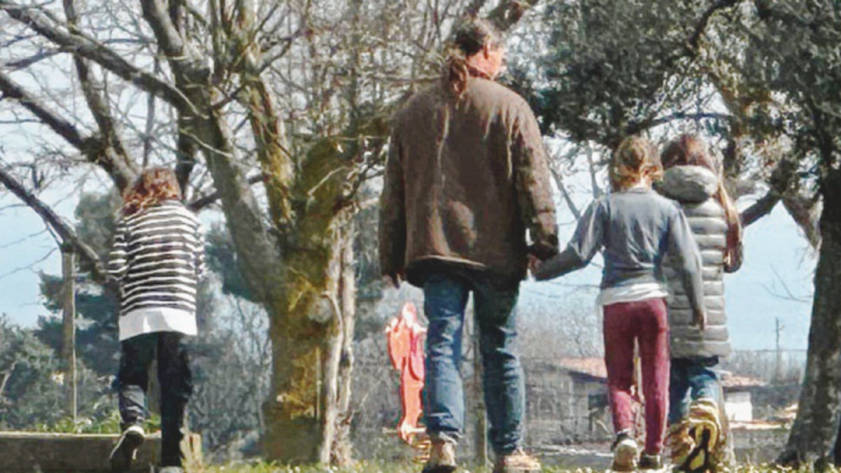 famiglia nel bosco dopo le denunce della famiglia aperto un procedimento disciplinare per l8217assistente sociale da Ilfattoquotidiano.it famiglia nel bosco dopo le denunce della famiglia aperto un procedimento disciplinare per l8217assistente sociale