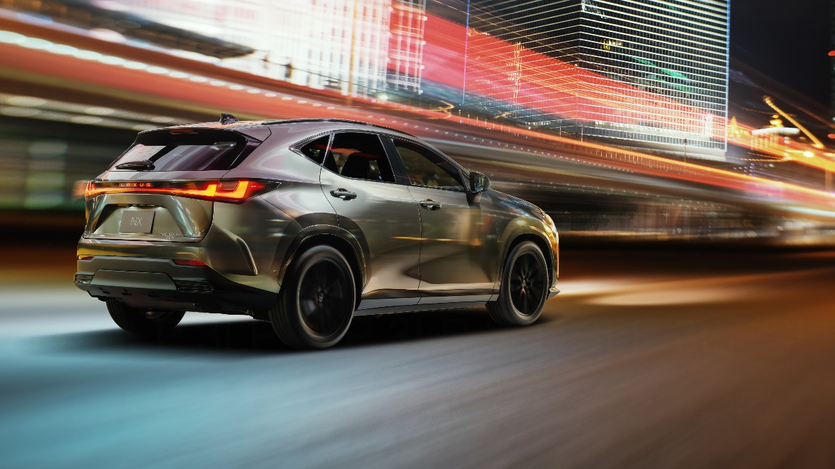 Suv Lexus NX con design rinnovato e tecnologia ibrida avanzata in mostra