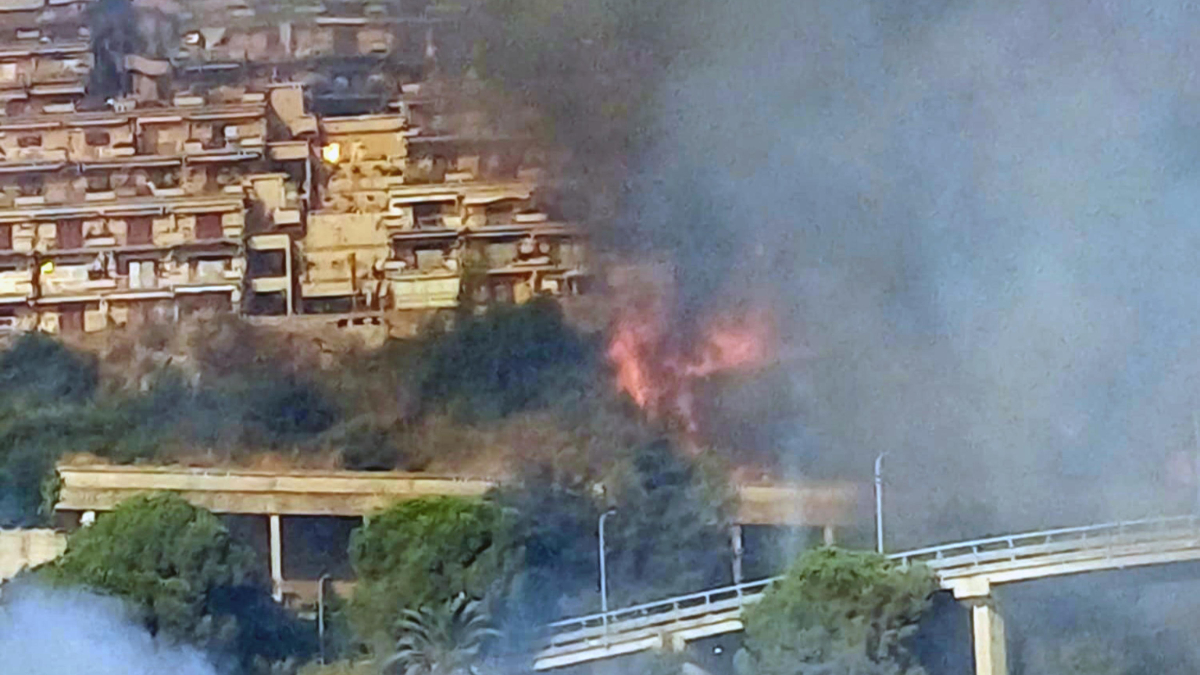 incendio a taormina le fiamme arrivano alle case il sindaco la situazione 232 tragica da Ilfattoquotidiano.it incendio a taormina le fiamme arrivano alle case il sindaco la situazione 232 tragica