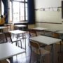 Copertina di Scuola, il caro benzina pesa anche sui docenti: “Chiediamo un bonus da 200 euro al mese per gli insegnanti fuori sede e i pendolari”