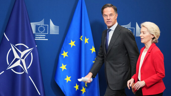 Media: “Due sospetti per i droni esplosivi a Lipsia, hanno legami con Mosca”. La Russia convoca l’incaricato d’affari tedesco. Von der Leyen: “Più pressione”. Rutte: “Mosca sconsiderata”