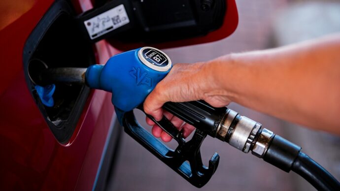 Caro carburanti, nuova stangata: il gasolio in modalità self service sulla rete nazionale vola a 2,131 euro al litro