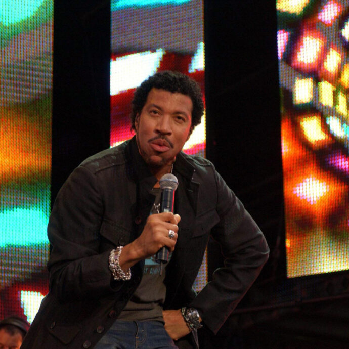 Lionel Richie ancora ricoverato in terapia intensiva. I medici si sono concentrati sul suo cuore con esami approfonditi