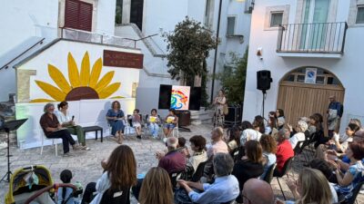 Copertina di Chiostri e Inchiostri 2026, il festival letterario che porta i libri nel borgo: da Lino Guanciale a Nicola Lagioia e Antonio Caprarica, record di presenze per l’evento a Noci