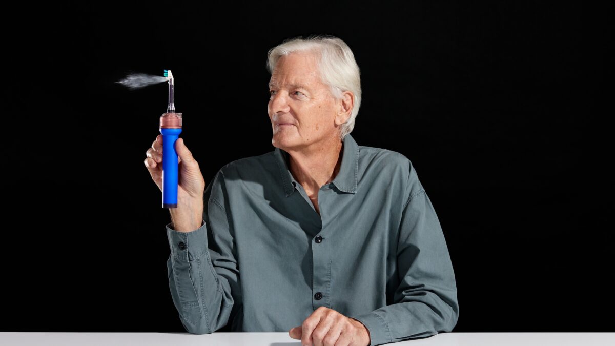 arriva lo spazzolino smart da 500 euro con videocamera che filma l8217interno della bocca james dyson risolvere i problemi 232 la mia passione ora puoi vedere ci242 che vede il tuo dentista da Ilfattoquotidiano.it arriva lo spazzolino smart da 500 euro con videocamera che filma l8217interno della bocca james dyson risolvere i problemi 232 la mia passione ora puoi vedere ci242 che vede il tuo dentista