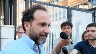 Copertina di Report, gli inviati dopo l’incontro con Corsini in Rai: “L’obiettivo è andare in onda l’8 novembre con la consueta autonomia e indipendenza”