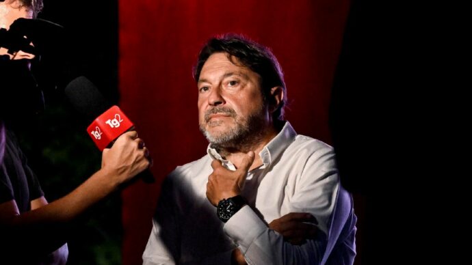 Rai Tafazzi, pur di punire il nemico Sigfrido rischia di far sprofondare il terzo canale al 5%