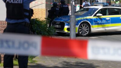 Copertina di Esplosione alla stazione centrale di Augusta in Germania, due feriti lievi: artificieri sul posto