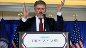 Copertina di “Lapo Elkann e Eduardo Teodorani cospiratori di Epstein, dovrebbero essere indagati e processati”: le parola alla Camera Usa di Thomas Massie