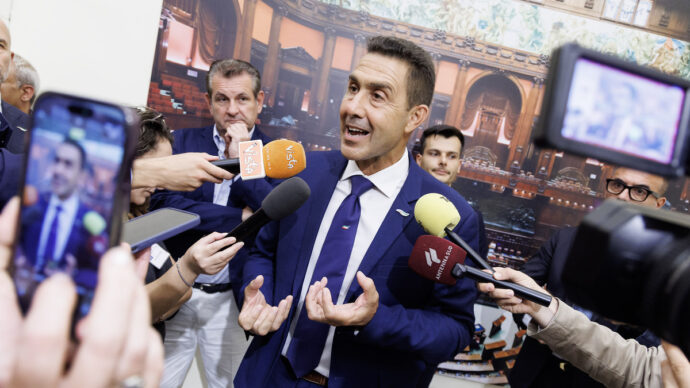 Financial Times su Roberto Vannacci:  “Il cavallo di Troia russo mette alla prova Giorgia Meloni”. Tajani: “Spero falsità”