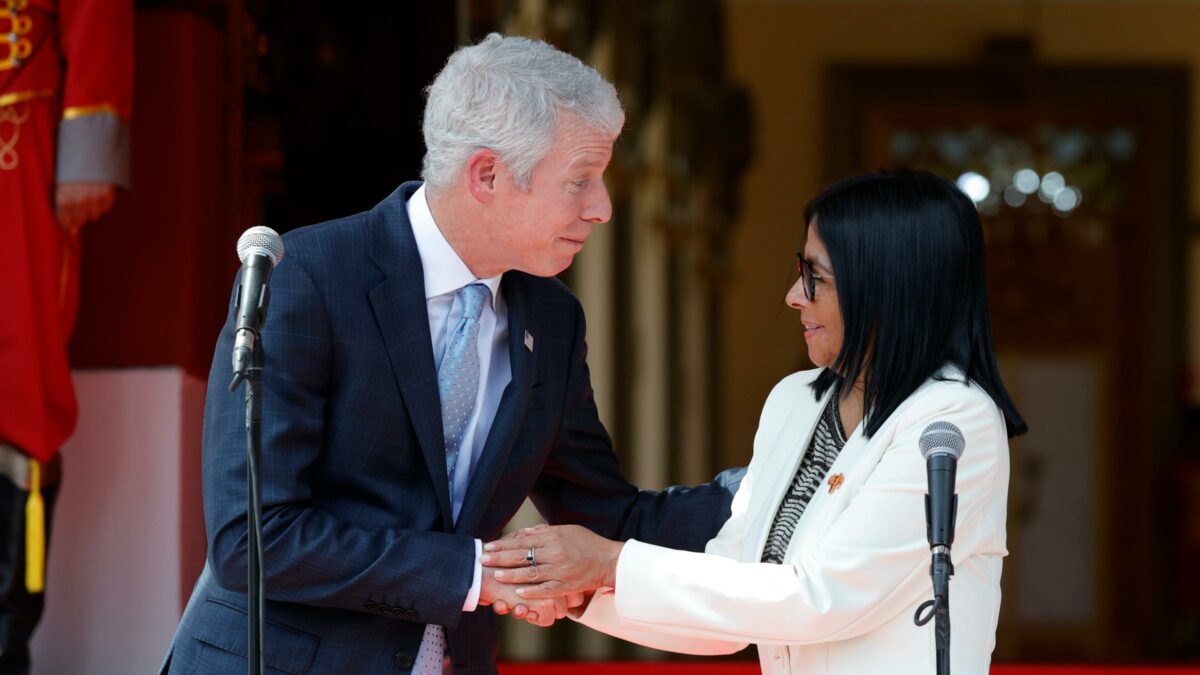 da chevron a eni cos236 big oil si spartisce il petrolio del venezuela dopo l8217accordo tra trump e delcy rodr237guez da Ilfattoquotidiano.it da chevron a eni cos236 big oil si spartisce il petrolio del venezuela dopo l8217accordo tra trump e delcy rodr237guez