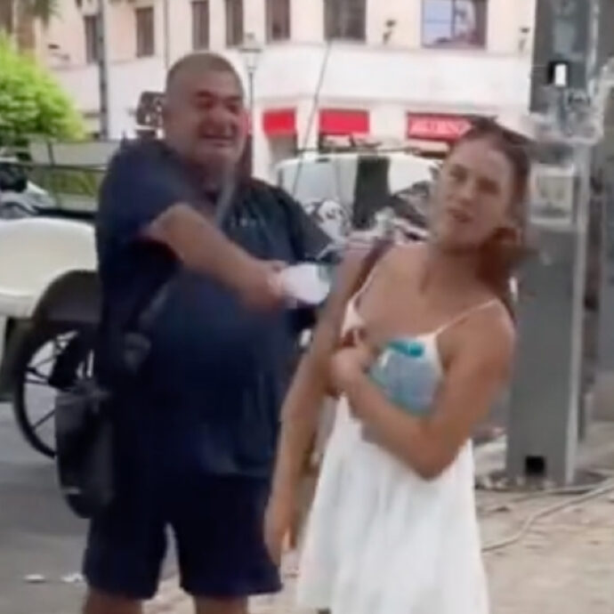 “Un cocchiere mi ha dato della nazista e mi ha buttato l’acqua in faccia. Gli avevo chiesto di dare da bere al suo cavallo”: la denuncia di una turista tedesca