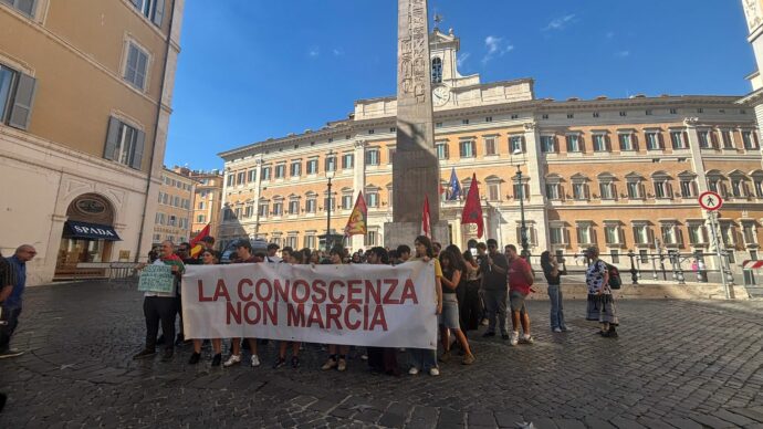 “La conoscenza non marcia”: la battaglia per separare l’istruzione dall’industria bellica