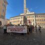 Copertina di “La conoscenza non marcia”: la battaglia per separare l’istruzione dall’industria bellica