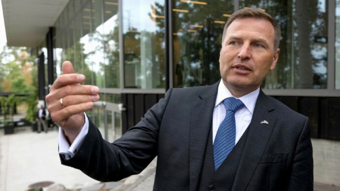 Estonia, spariti 70 mln (fondi Ue per la pace) in munizioni per Kiev. Si dimette il ministro