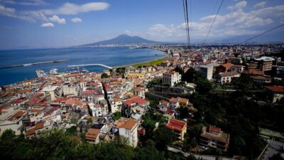 Copertina di Castellammare invasa dai giudici che ora vogliono fare politica