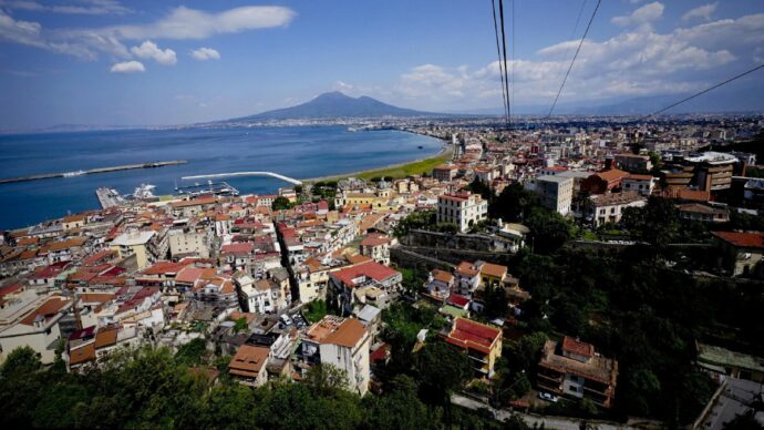 Castellammare invasa dai giudici che ora vogliono fare politica