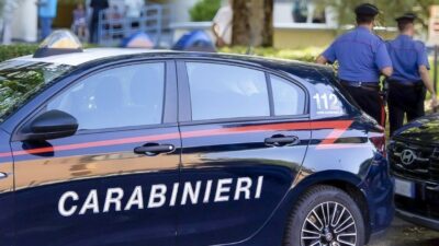 Copertina di Uccide moglie e figlio e poi si toglie la vita