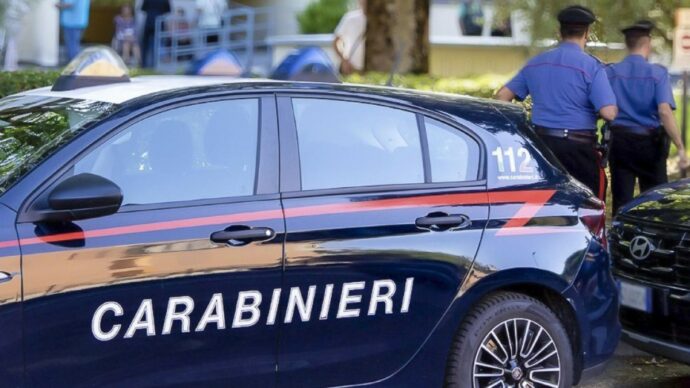 Uccide moglie e figlio e poi si toglie la vita