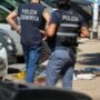 Copertina di Soffoca la madre anziana con un cuscino e poi si lancia dalla finestra a Ostia. Indagini in corso