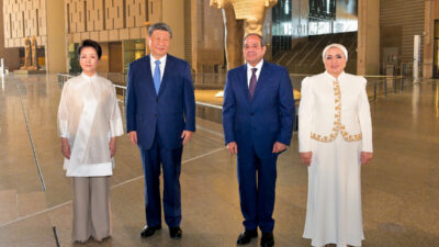 Copertina di Xi vuole la Cina al centro del Mediterraneo. Ok all’ampliamento della zona industriale speciale in Egitto che aggira blocchi marittimi e guerre commerciali