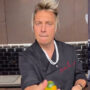 Copertina di “Ci vedo solo da un occhio a causa di una malattia. Con delle gocce e il laser mi hanno bloccato la patologia in uno, nell’altro ho fatto il trapianto di cornea”: così lo chef Andrea Mainardi