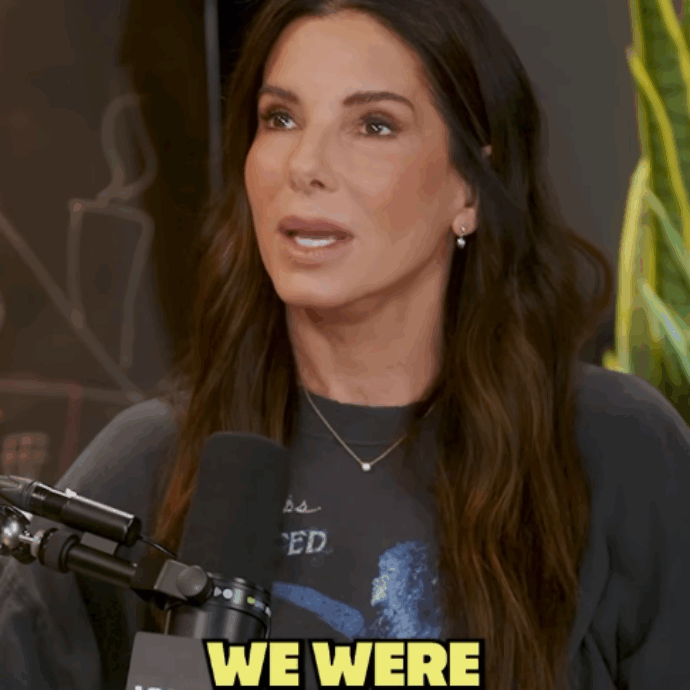 “Ho visto astronavi aliene che volano nel cielo. Credo che siano qui a guardarci e a ridere, ma sono invisibili. Sono felice che il governo ha confermato, così non sembro pazza”: parla Sandra Bullock