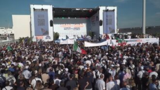 Copertina di Meloni a Bari per la festa del governo, l’intervento della premier dal palco: diretta video