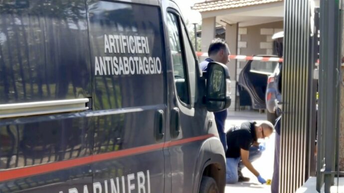Preparano un ordigno  per bancomat: 2 morti