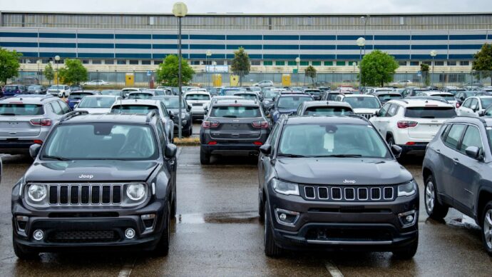 Allarme per i consumi:  giù la  spesa nei negozi e l’automotive si ferma