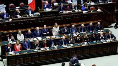 Copertina di Giornali di destra in estasi: “Meglio di Cavour, senza di lei saremmo in default”