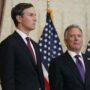 Copertina di Ucraina, Witkoff e Kushner atterrati all’aeroporto di Mosca. Trump: “Abbiamo un’idea per porre fine alla guerra”