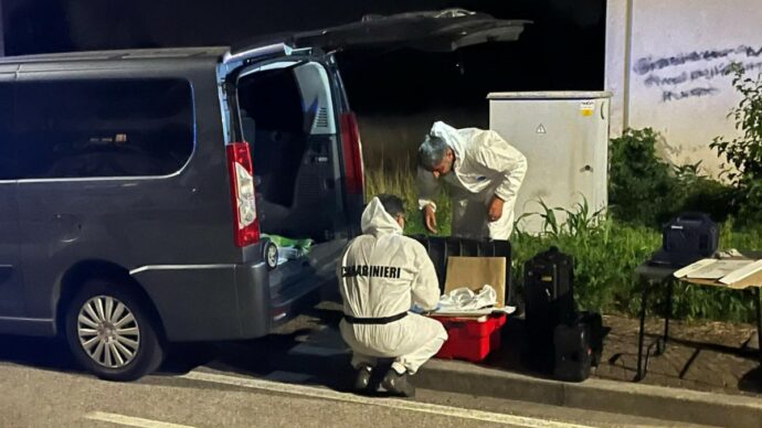 Uccide il fratello della sua ex, caccia all’uomo a Udine: presidiati porti e stazioni anche in Veneto