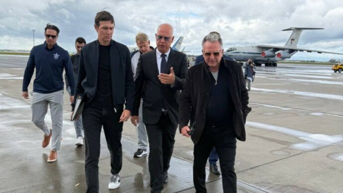 A Mosca l’incontro tra Putin e gli inviati di Trump, il Cremlino: “Situazione non facile”. E sulla tregua con Kiev: “Non sarà più lunga di 3 giorni”