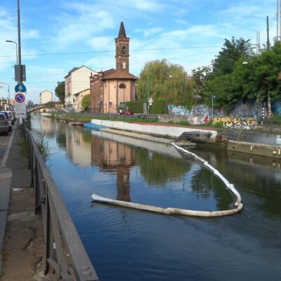 Copertina di Sversamento di oli nel Naviglio, “danni pesanti alla biodiversità”: chiuse le rogge per evitare danni all’agricoltura. Le probabili cause